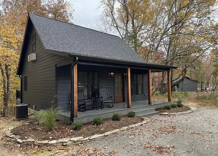 Holiday home 30-Acre Woods, Trail & Salt Hot Tub