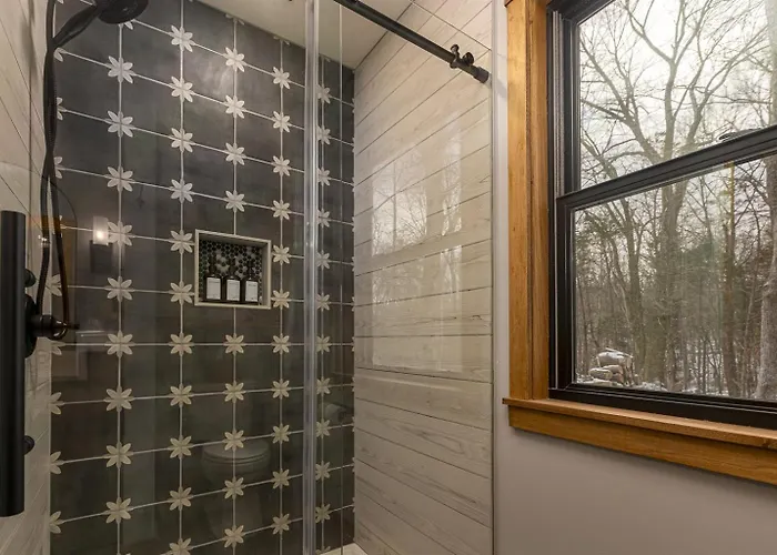Holiday home 30-Acre Woods, Trail & Salt Hot Tub *