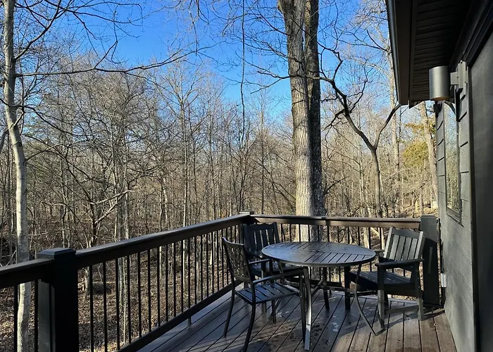 30-Acre Woods, Trail & Salt Hot Tub